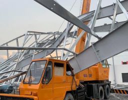 Nhà xưởng đang xây dựng đổ sập, nam công nhân 16 tuổi tử vong