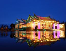 Ngôi đền làm bằng kính trong suốt, chịu được gió giật cấp 17 và động đất